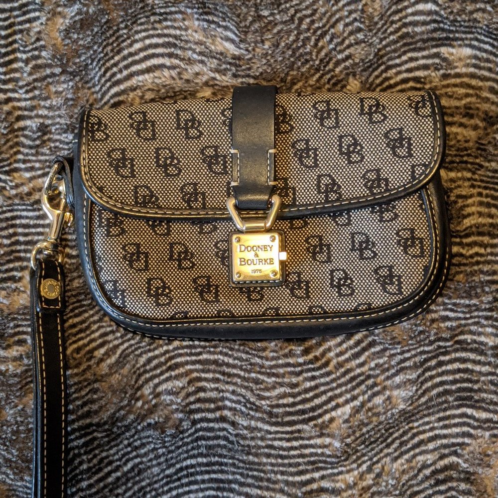 Dooney & Bourke wristlet